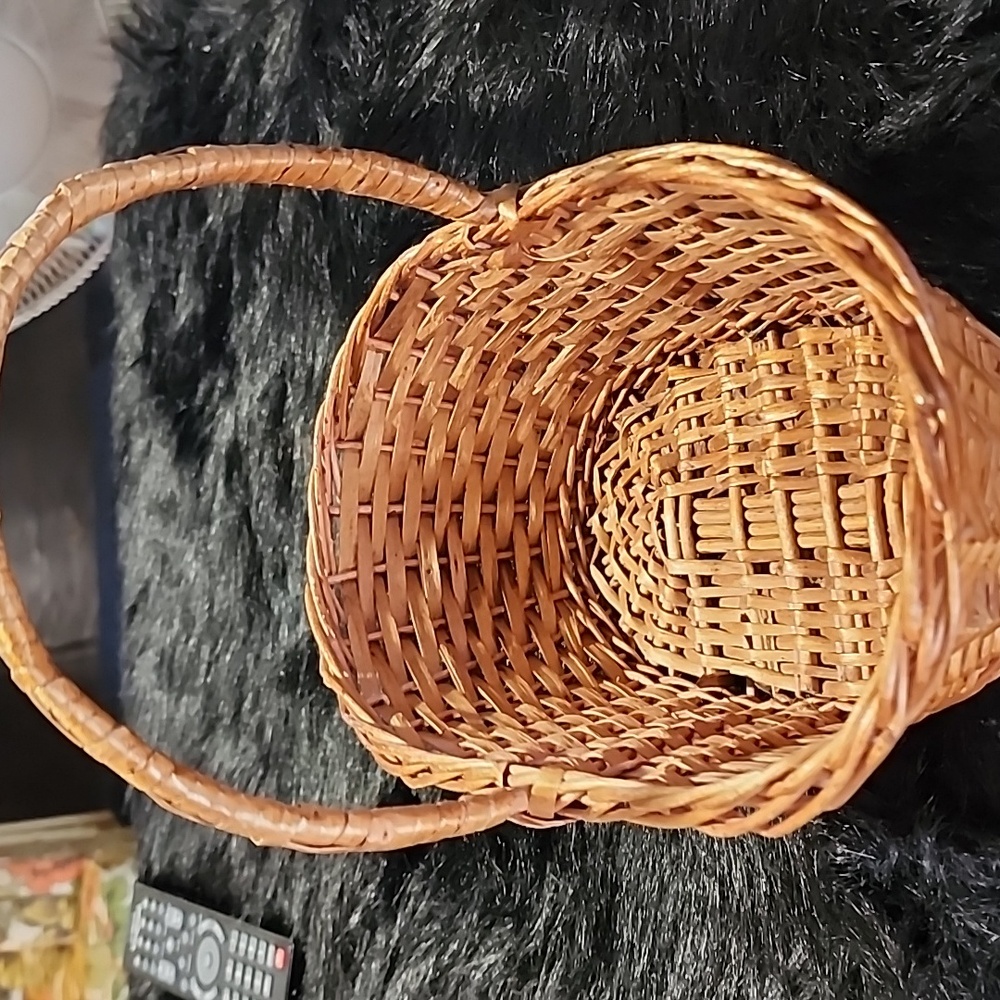 Woven Basket with Handle. VINTAGE OVAL SHAPED. - Picture 4 of 5